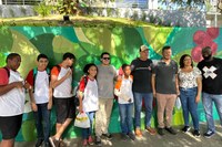 Estudantes visitam Câmara de Cachoeiro e acompanham pintura de painel 